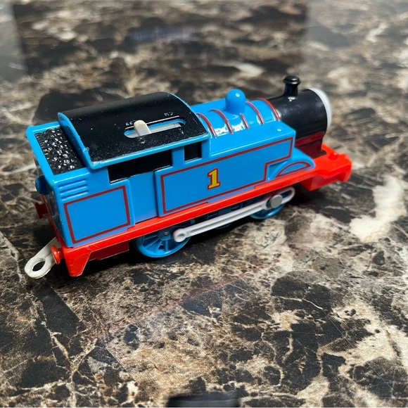 2009 Thomas & Friends Thomas The Tank Trackmaster Motorized Train - Picture 2 of 7